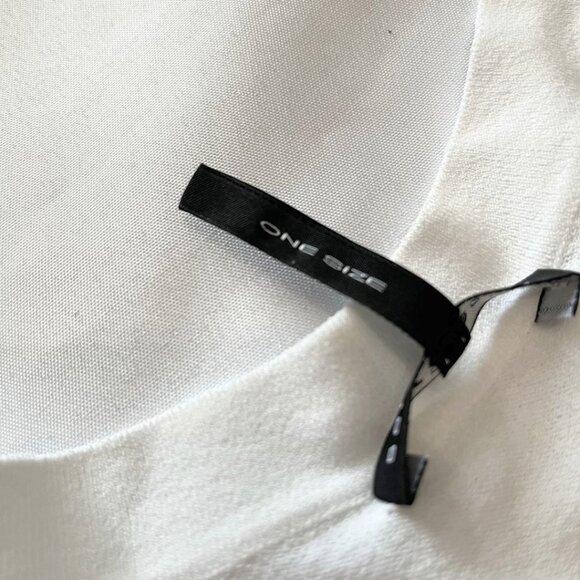 SARAH PACINI WHITE LONG SQUARE NECK BACK BLACK WRITING SHORT TEE TOP - OS - Picture 6 of 10